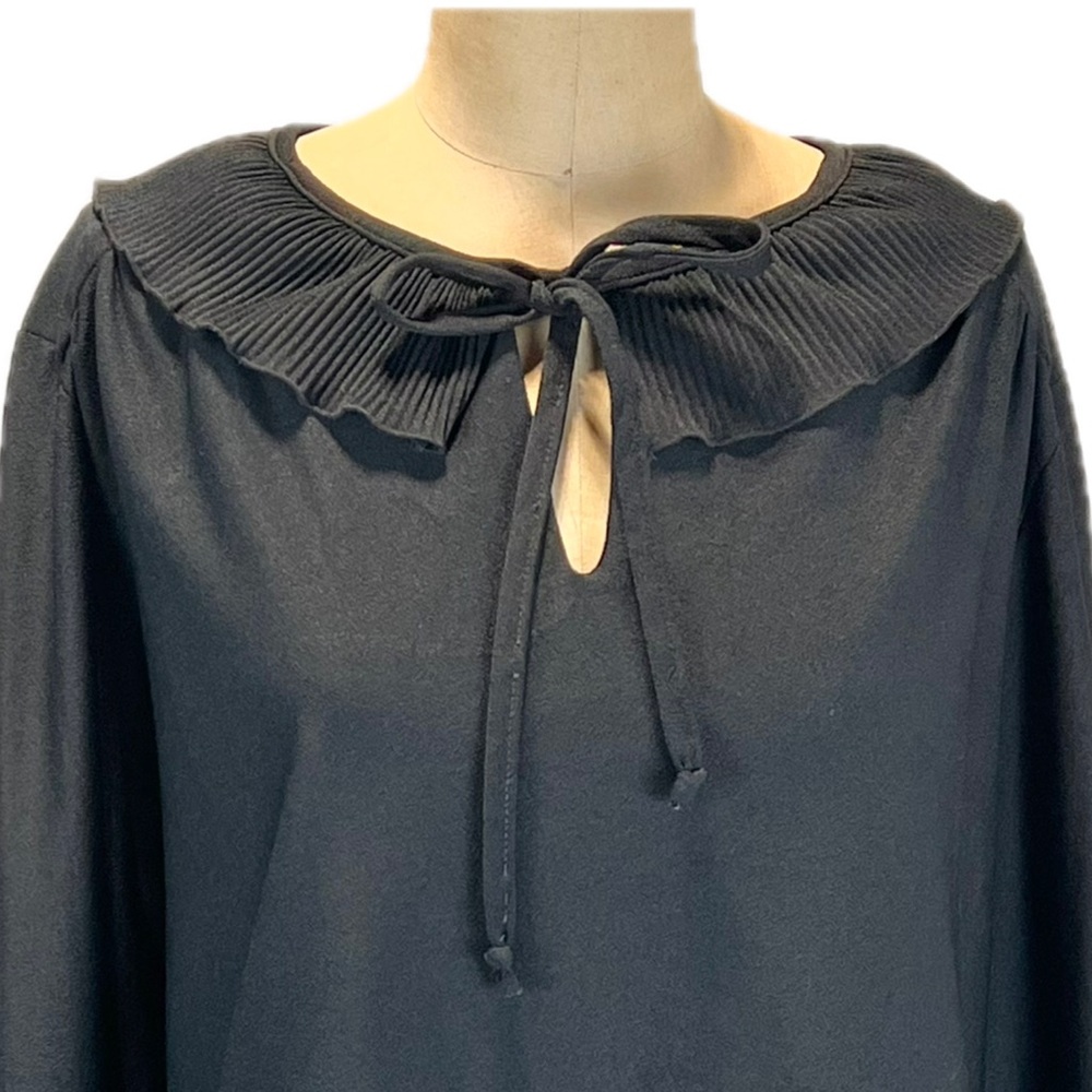 VINTAGE 70s ruffle collar blouse pullover top long sleeve bow tie keyhole black